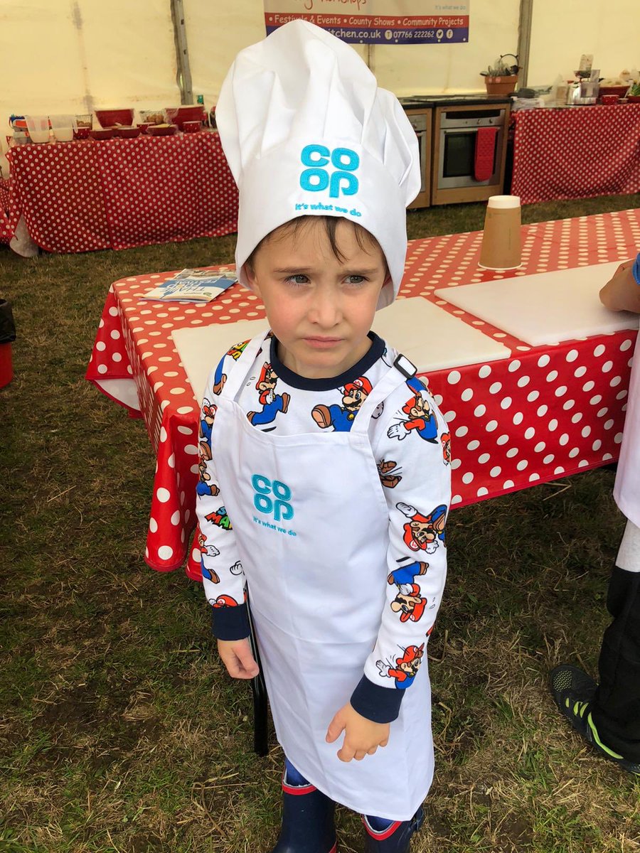 GGSMITH1979's tweet image. Our little chef! @thamefoodfest @FunKitchenDevon #thamefoodfestival #coop #funkitchen