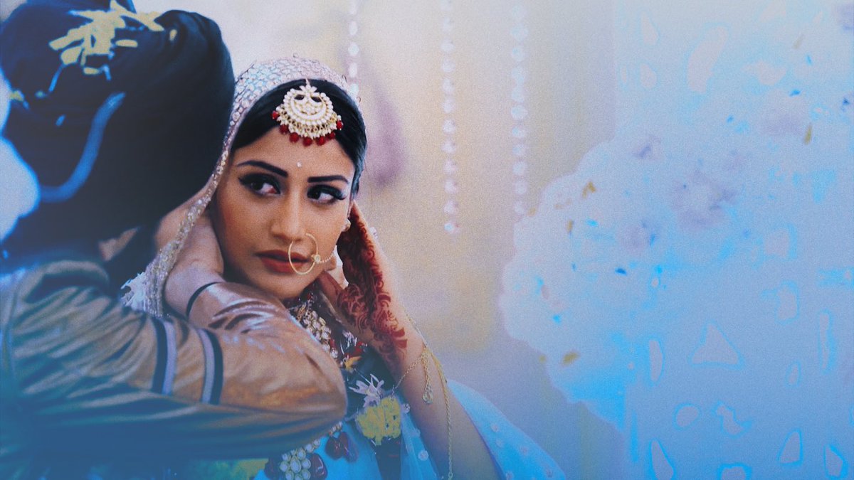 ❝Aankhon mein utri thi joh, 
               Ab dilon tak aagayi,
Ishqbaazi chalte chalte
               Manzilon tak aagayi❞ 

#2SaalShivikaShaadiKe