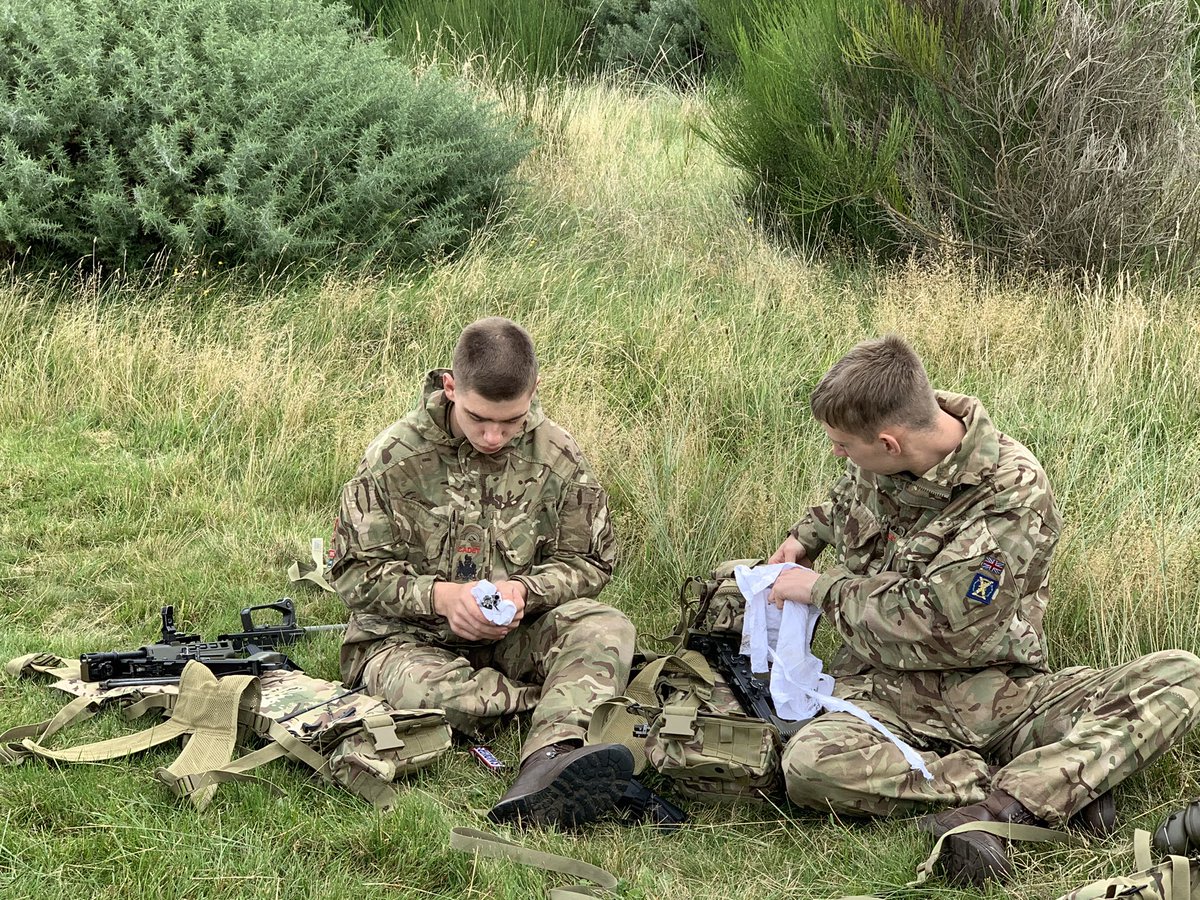 Comdt_ASH's tweet photo. L&amp;B Mil Skills Team@have just completed the shoot and now cleaning up before end of Comp. Krispy Kremes from me to keep up their Spirits @LBCadet @DCmdtLandB https://t.co/RaqdpNlLKP