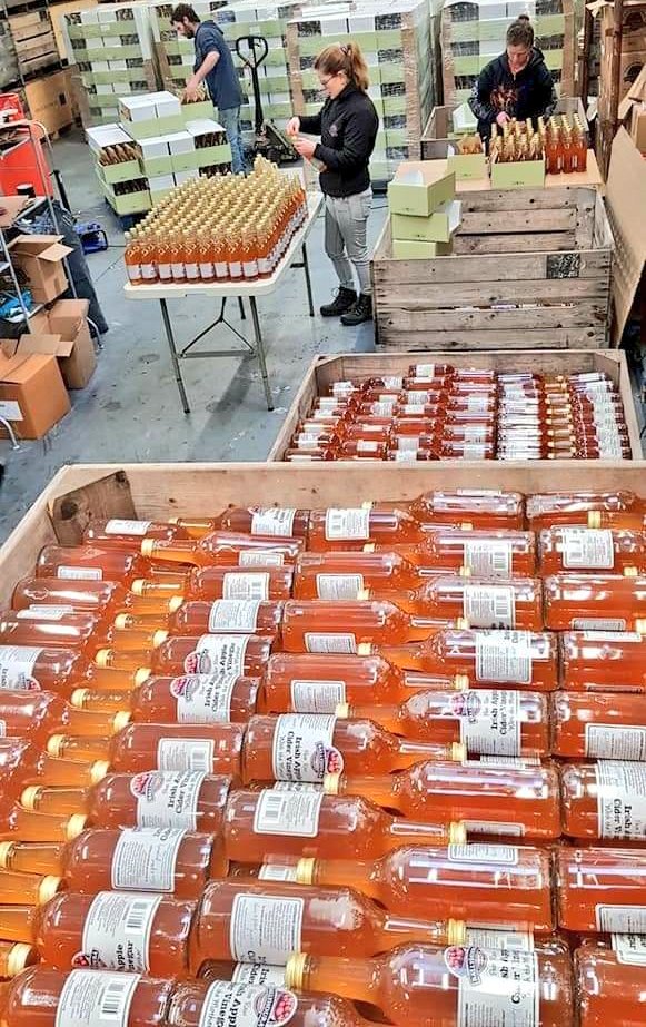 ballyhouraapple's tweet photo. #SnapshotSunday 📸
If you're in your local supermarket today tag us in your photos of our Irish #applecidervinegar available in stores nationwide 🐝🍎 #snapapple #IrishApples #BallyhouraBrand https://t.co/ucmi6uvtQc