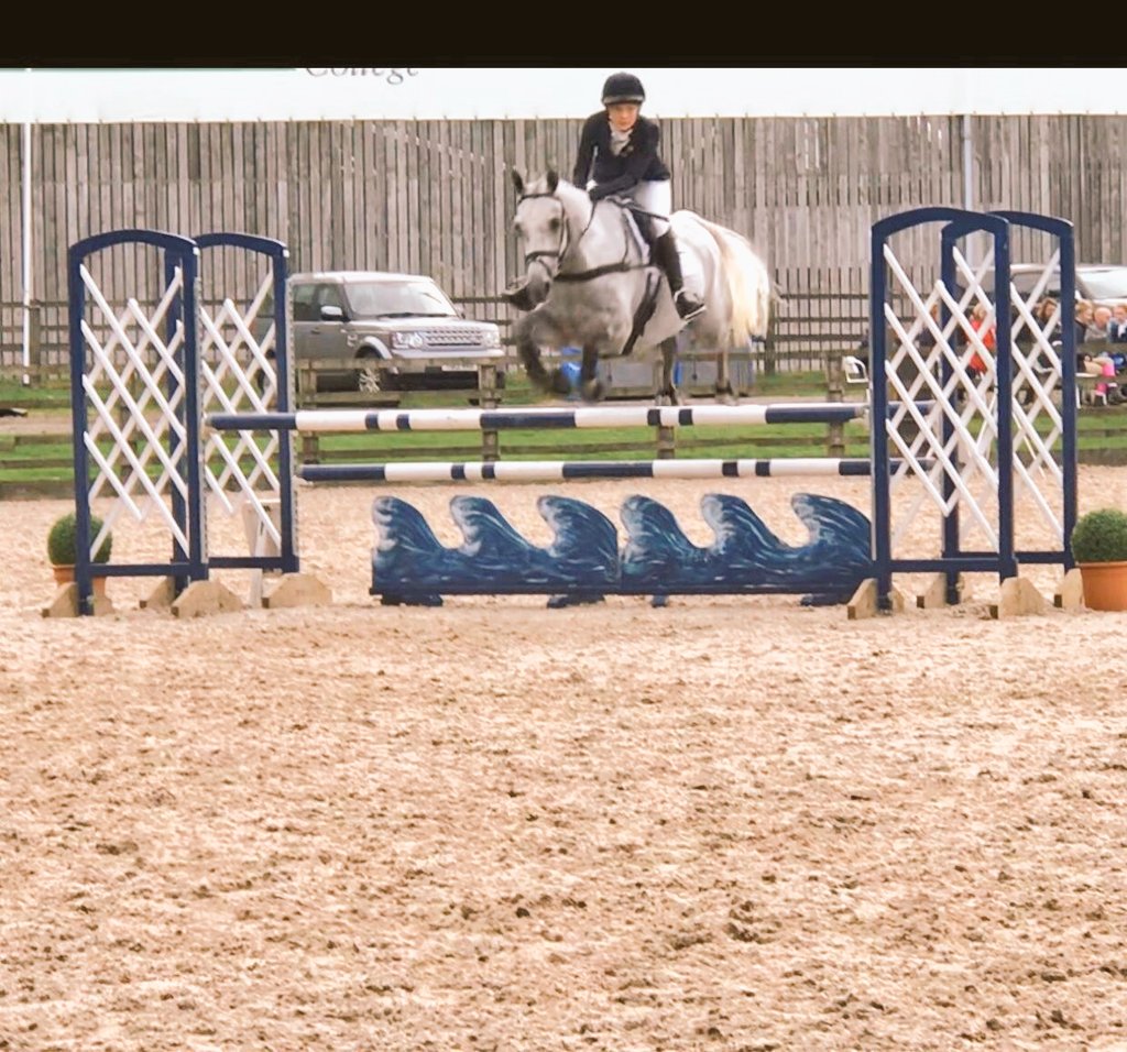 Sed_Equestrian's tweet photo. Charlotte & Katie flying the flag for Sedbergh in the NE at Bishop Burton College. Charlotte & Katie both qualified in the huge 1m 10 track in a big class #hugecongrats https://t.co/iGw1Q0nijl