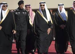 LJsaka's tweet photo. وفاة اللواء عبد العزيز الفغم الحارس الشخصي للملك سلمان

#عبدٌاِلعزًيز_الْفغًْم

  شاهد بالفيديو  👈👈

😭😭  
@hala27214 https://t.co/dk6vU6hFTg