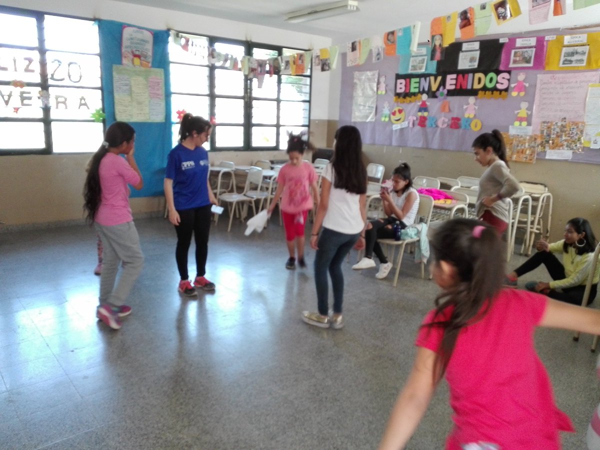 EscdelMilagro's tweet photo. Taller de folklore,hermoso ver como disfrutan bailar!😃💪 @celeste_rangeon @juancarlosvilc @miriamchaile @maricardenas_26 @artydance23 @fguillesaavedra @patriciapinasco @diegojamoreno @Ser_Alrac @CarlaTejerina30 https://t.co/8CWuQlWngg