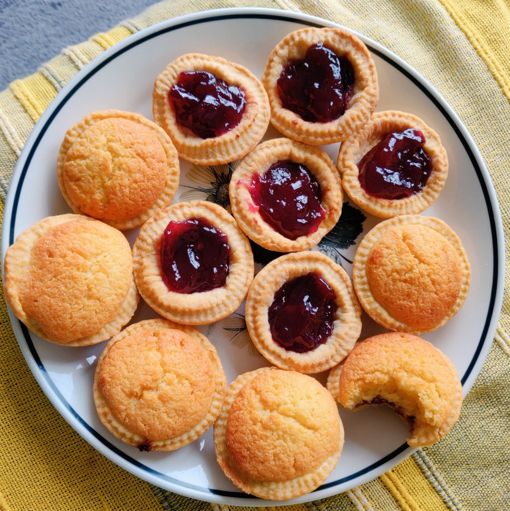 Margaret, from across the road (made me a cosy comfort blanket) made me a plate of jam tarts. Delicious. She is one of the heroes who is helping me overcome #cancer through the medium of baking!