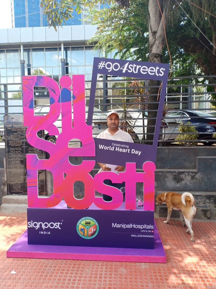 SignpostIndiaHQ's tweet photo. Bengaluru takes the Dil Se Dosti pledge. A few glimpses of the heartwarming response for our medical stand at Kasturba Road. Visit right away for better heart-health awareness!
#Go4Streets #Bengaluru #HealthBooth #HealthCheckUp #SignpostIndia #DilSeDosti #WorldHeartDay https://t.co/hYqH5Ksqei