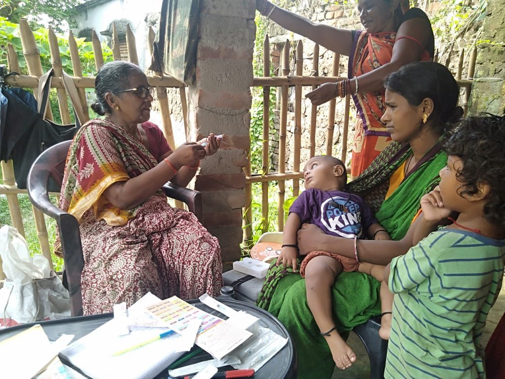 PrerakBharat's tweet photo. #PoshanMaah2019 Immunization of Children at AWC on VHSN Day.

#POSHANAbhiyaan
#SahiPoshanDeshRoshan 
#JanAndolan 
#ThankyouAnganwadiDidi
#PoshanTyoharSeVyavahar
@POSHAN_Official 
@smritiirani
@SPreraks
@MinistryWCD
@Sajjan95
@tatatrusts  
@tini_tatatrusts https://t.co/72ElpfUTgb