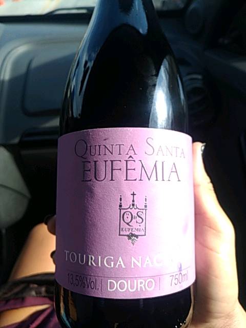 Veja s&oacute; este vinho. Estou atribuindo 3 de 5 estrelas com o aplicativo @Vivino:https://t.co/T4UFo6cJQu
