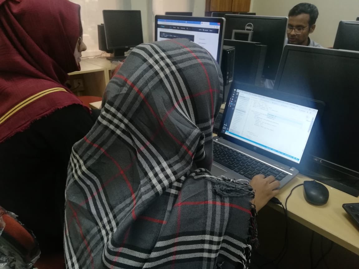 SadaffeAbid's tweet image. It’s Sunday afternoon in #Karachi &amp;amp; our #TechKaro students with 24 young women are in a 48 hrs #reactriot2019 glob hackathon Tech is the future Go 🇵🇰 @CIRCLE2020 @reactriot @ShehzadRoy #womenintech
