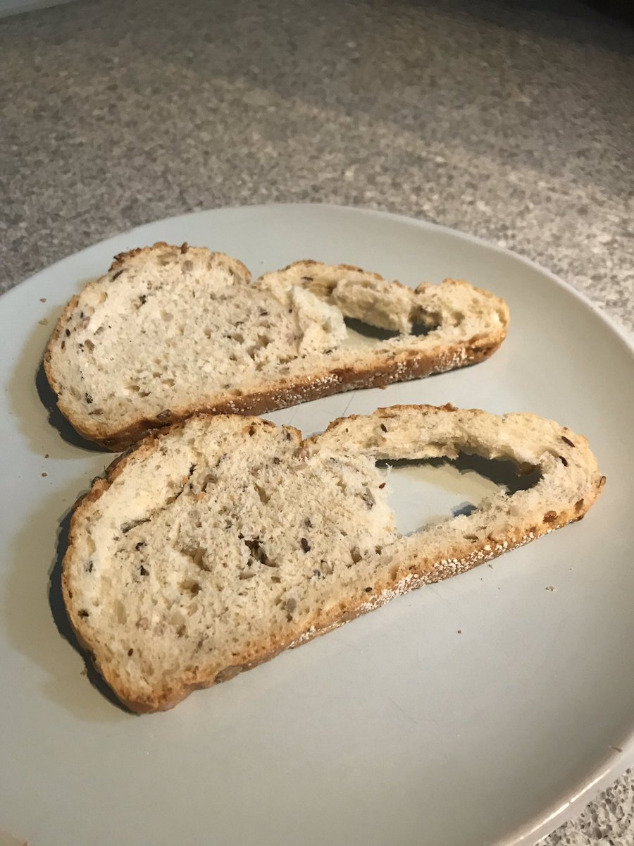 JaspervdBurg's tweet photo. @albertheijn dit is al de zoveelste keer dat ik het idee heb dat ik maar een half brood heb gekocht... dit is Liefde en Passie spelt van AH Elandstraat in Den Haag https://t.co/0ebEX49I0C