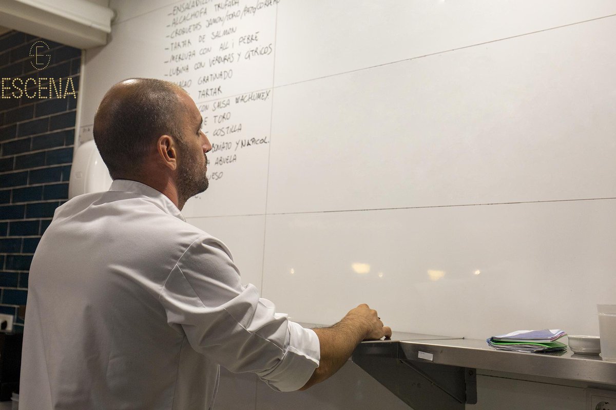 Nuevos Cambios de <a href="/EscenaValencia/">Escena Valencia</a> 
A partir del 6 de Octubre, los domingos habrá servicio de comida al mediodía.
Próximamente, NUEVO MENÚ por <a href="/AngelMChef4/">Ángel MasterChef 4</a>/<a href="/angelillogc/">Angelillo</a> y su equipo