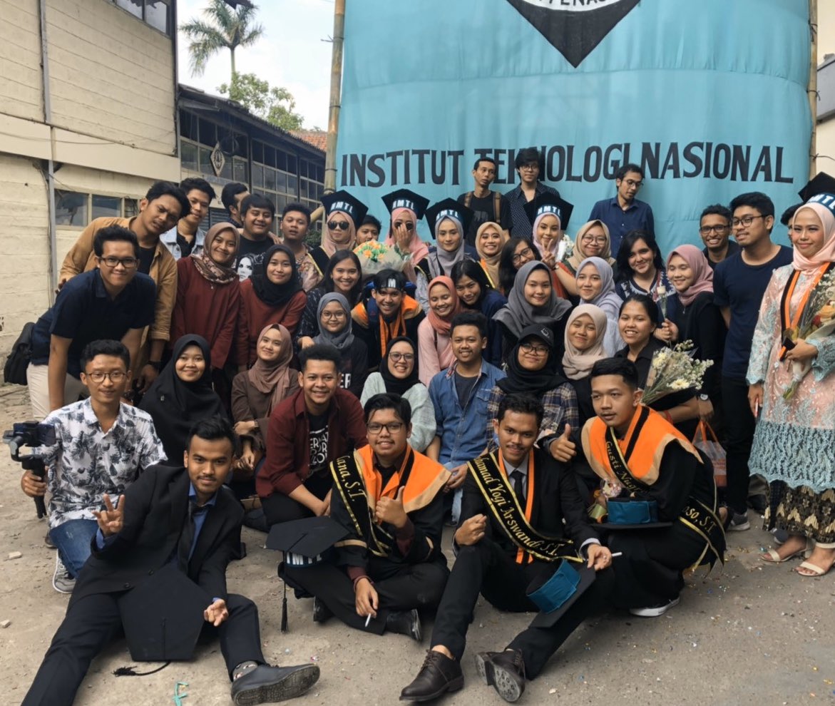 La Famiglia. Selamat buat teman2 2014 yang hari ini wisuda