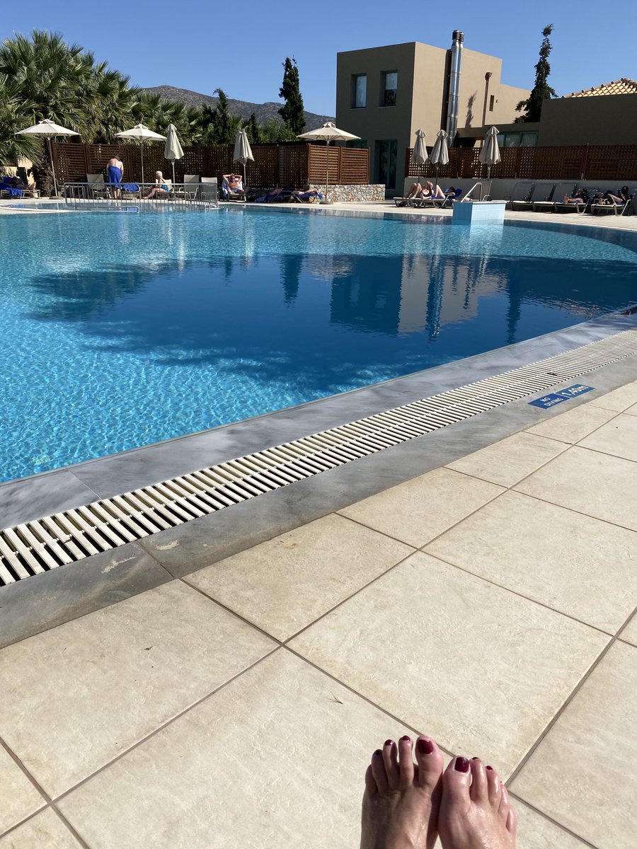 debypar's tweet photo. #Daybythepool #villageheights https://t.co/XBmSdTOmvQ