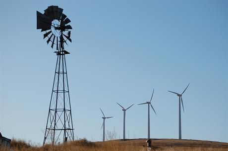 windpower_m's tweet image. The length of time a typical #onshorewind project is being seen as viable has increased from roughly 20 years at the start of the century to 30 years now, according to a new survey. buff.ly/2n0mcPz @BerkeleyLab @AWEA