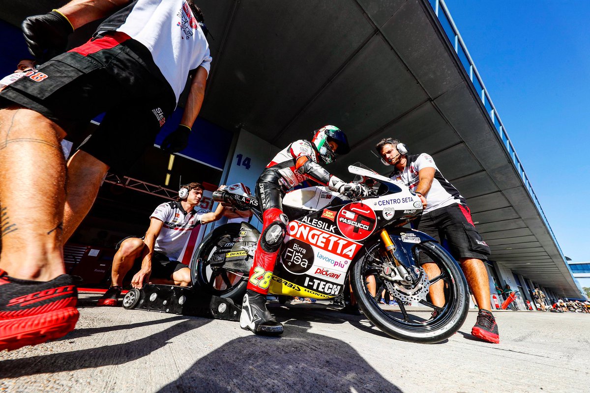 teamSic58's tweet photo. #FIMCEVREPSOL⚠️ RACE2 🏁
Hikaru Arita P20
Matteo Patacca P21
Matteo Bertelle P24
#sic58squadracorse #MB28 #HA65 #MP88 #Moto3 #FIMCEVREPSOL #CEV #JuniorWorldChampioship @Acerbisitalia #acerbis #acerbismotorsport #acerbisplastics #acerbisathlete #sic58 https://t.co/cnRJfRyrPV