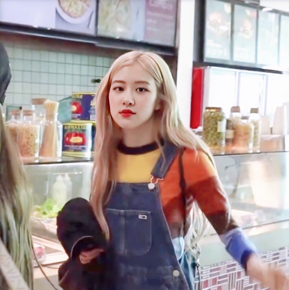 rosé pics tweet media
