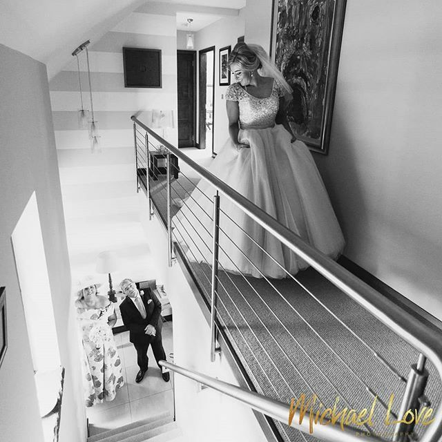 MLovePhoto's tweet photo. Love the anticipation of mum &amp; dad waiting to see their daughter as a bride for the first time! 😍 #niphotographer #mlovephoto #donegalbride #irishphotographers #irishwedding #donegalwedding #niweddings #fineartwedding #wedphotoinspiration #derryweddi… https://t.co/CNANLiPzMY https://t.co/LDSUrOw245
