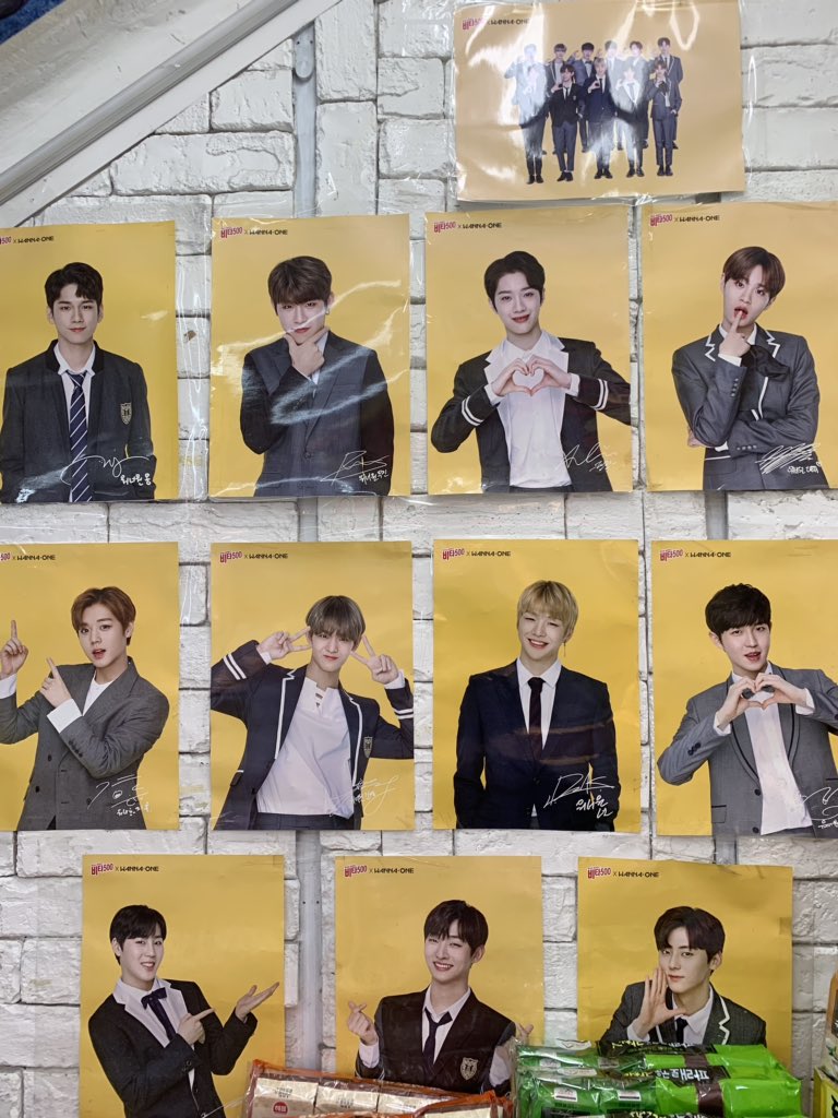 asacooooooooooo's tweet photo. ソウルで見つけた
色褪せたWanna Oneたち。
切ない…그리워😢💓 https://t.co/AifKsLU7pW