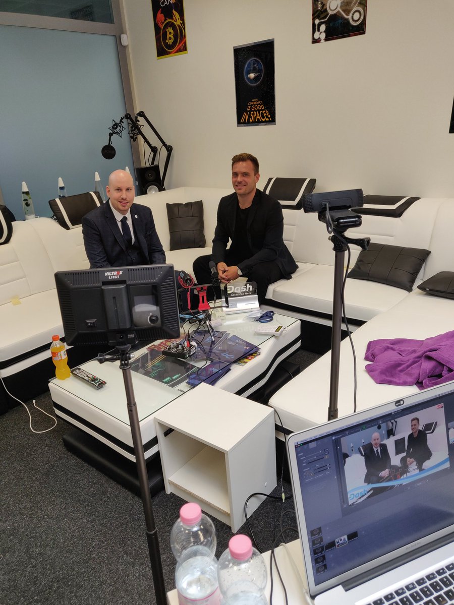 TheDesertLynx's tweet image. Recording lots of interviews at #DashConvention!
$Dash