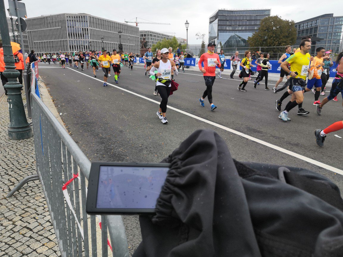 newscamera75's tweet photo. This weekend's task: @berlinmarathonE with @LiveU_Events @LiveU for @best_boys_DE #hostbroadcaster #rainy #BerlinMarathon https://t.co/30oxMZbn0n