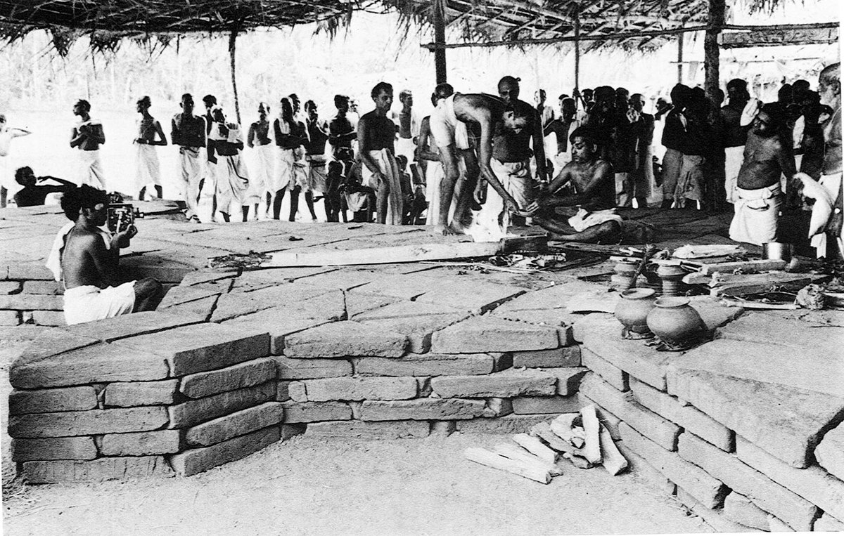 Kunju Vasudevan Namboodiripad films the ritual with a Bolex camera. Note the structure/shape of the elevated portion — a bird shaped altar. Each of the bricks have a specification. [see next tweet]