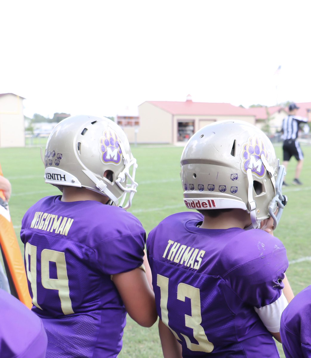 Thank you Mrs.Simons <a href="/KaylaSimons15/">Kayla Simons</a>  for coming to cheer on the boys! Another W 39-0 💜🐻🏈 <a href="/lincolnmisd/">Lincoln Elementary School</a> <a href="/misdles/">Lincoln Elementary</a> #futurebears