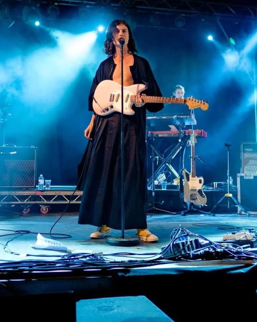 bornsmusicabie's tweet photo. BØRNS at readingfestival 📖 #readingfestival #reading2018  by davidevansphotogra fb 
#børns #borns #bornsmusic 
#awesomephoto 
✨💙✨ https://t.co/MeusqVQrPq