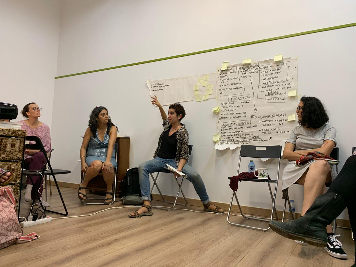 grefart_'s tweet photo. En Grefart seguimos de #asambleaFEAPA, fin de semana de compartir, trabajar y crear juntas #feapa #grefart #arteterapia https://t.co/1ipfLFMzI4
