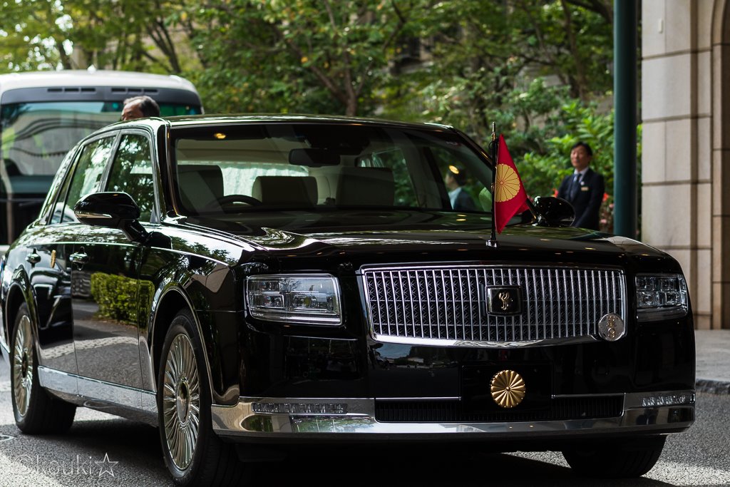 間近で見れた御料車。 菊の紋章が装着され、ボンネットに掲げられた