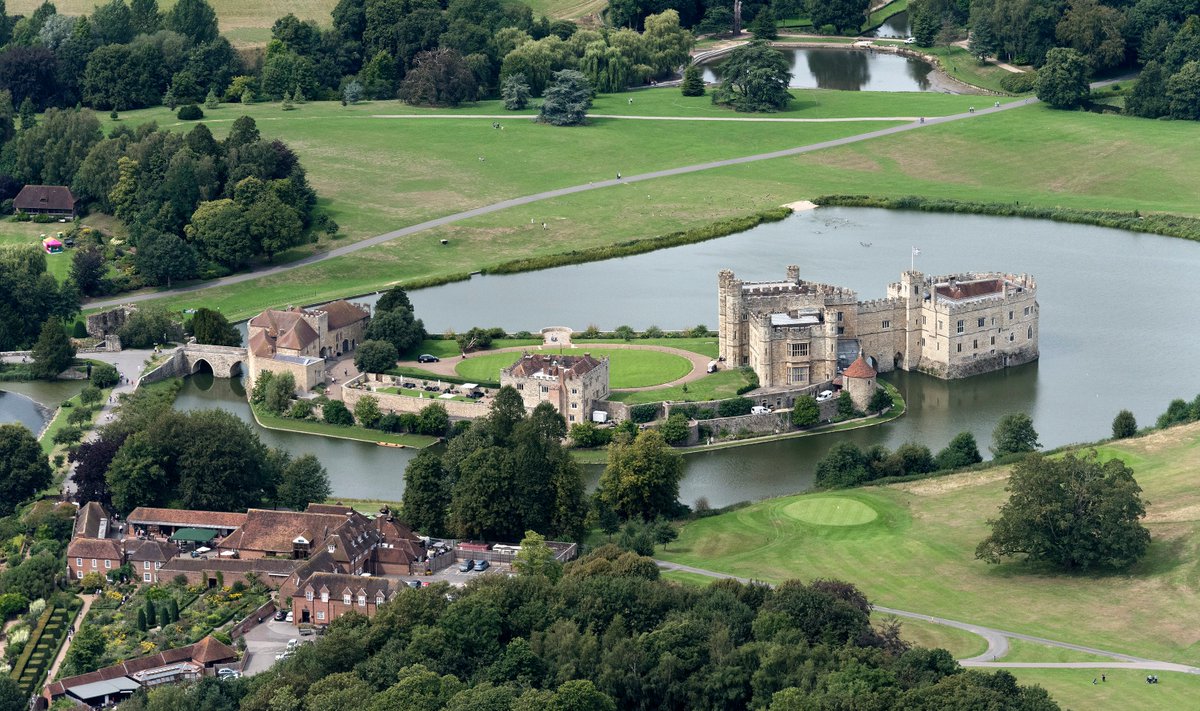 johnfielding001's tweet photo. Aerial image of Leeds Castle in Kent - UK #LeedsCastleUK #castle #Kent #above #aerial #aerialimage #aerialview #aerialphotography #Nikon #D810 #JohnFielding https://t.co/Ubyehh5bLn