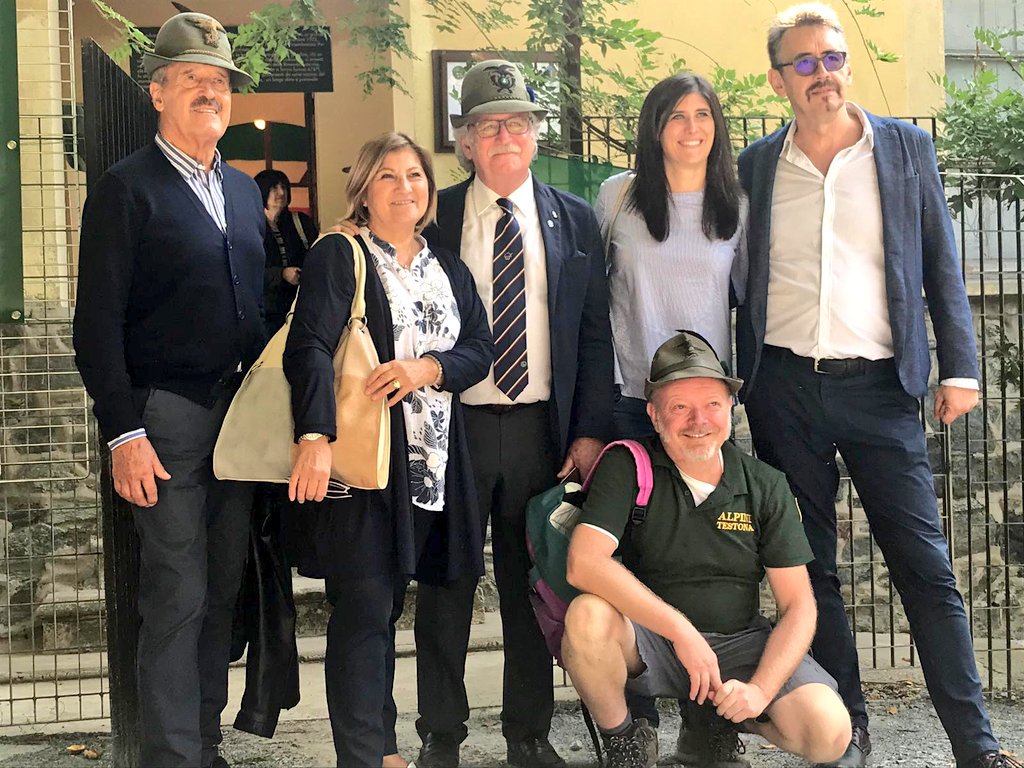 Alla Festa degli #Alpini abbiamo inaugurato la nuova base logistica di coordinamento volontari del Parco della Rimembranza insieme all'assessore <a href="/AlbertoUnia/">alberto unia</a>. Grazie per il vostro impegno, siamo sempre al vostro fianco!