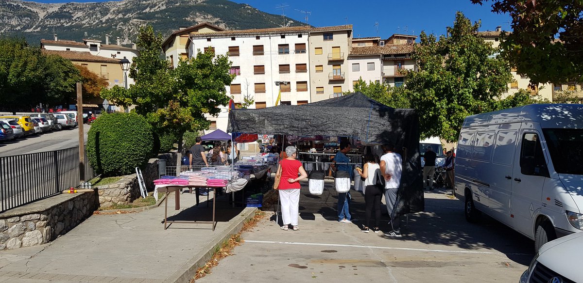 Mercat dels diumenges a la Vall de Lord
#santllorençdemorunys 
#productesdeproximitatentrealtres
@valldelord
@TurismeSolsones
@CCSolsones
@AjuntamentPiteu
@AjComaiPedra
@AGuixers
@FiresValldeLord