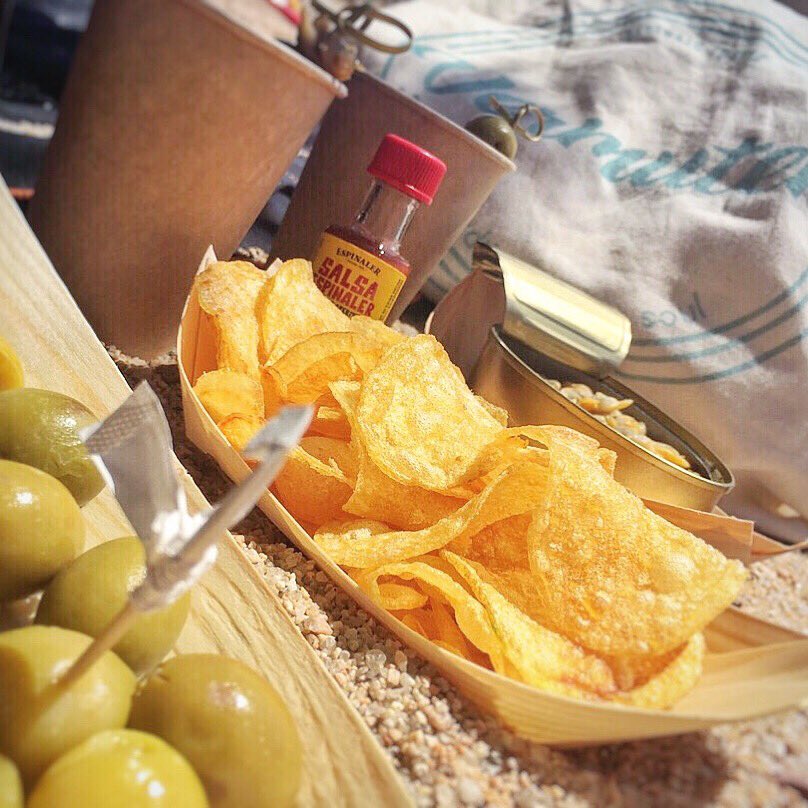 Vermutem ready to enjoy!
⠀⠀⠀⠀⠀⠀⠀⠀⠀
✔️olivas✔️berberechos ✔️chips✔️salsa de aperitivo
✔️vermuts

#vermutem #vermut #vermuts #vermuteo #alaplatja #barcelonabeach #platjabarcelona #estiuejant #paracompartir #aperitivo #aperitif  #bcnislife #vermutlovers #vermuttime