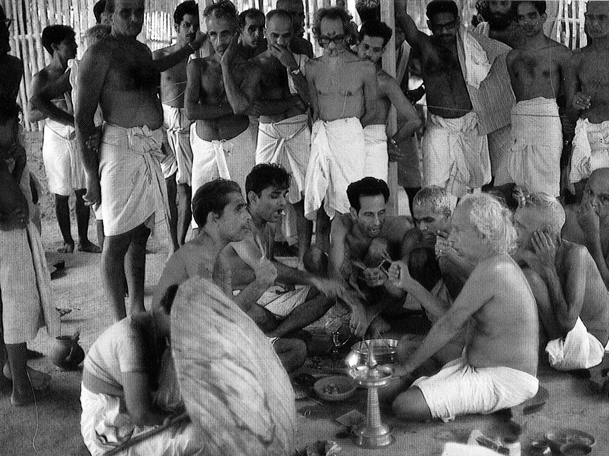 the election of the priests - hritvijavaaranamthe yajamana, facing north w/ his wife to his right, assembles the chief priests. From his left, they sit in a semi-circle: adhvaryu, Brahmana, hotr, udgaata, sadasya, and chief helper.They begin by seeking:let there be peace