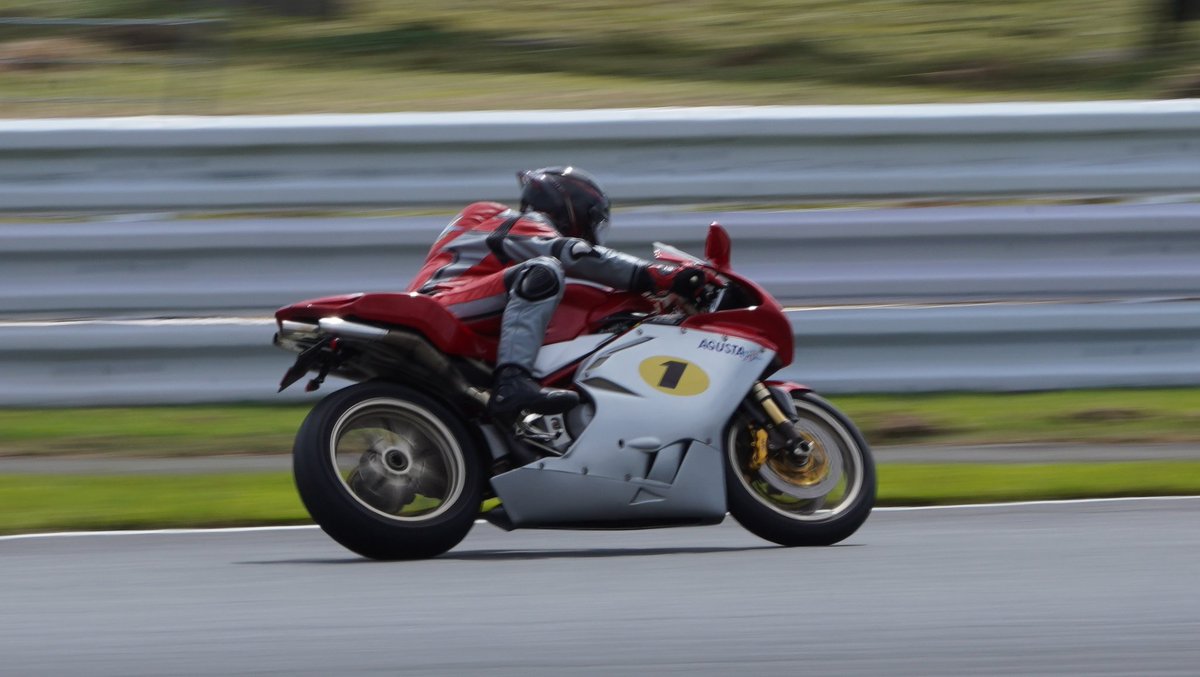 tchn1157's tweet photo. 今日のFISCOでのMVAGUSTA MOTO GENERATIONS
こんなに沢山のAGUSTAが走行してるのを観たのは初めて😆
この46のカーボンF3RC???カッコよかったなー😁
下手くそですが、流してみた〜😅
#MVAGUSTA #MOTOGENERATIONS
#MOTOGENERATIONS2019
#F4ago #F4 #F3RC #F3ago #富士スピードウェイ #FISCO #FSW https://t.co/mu2F4EfPha