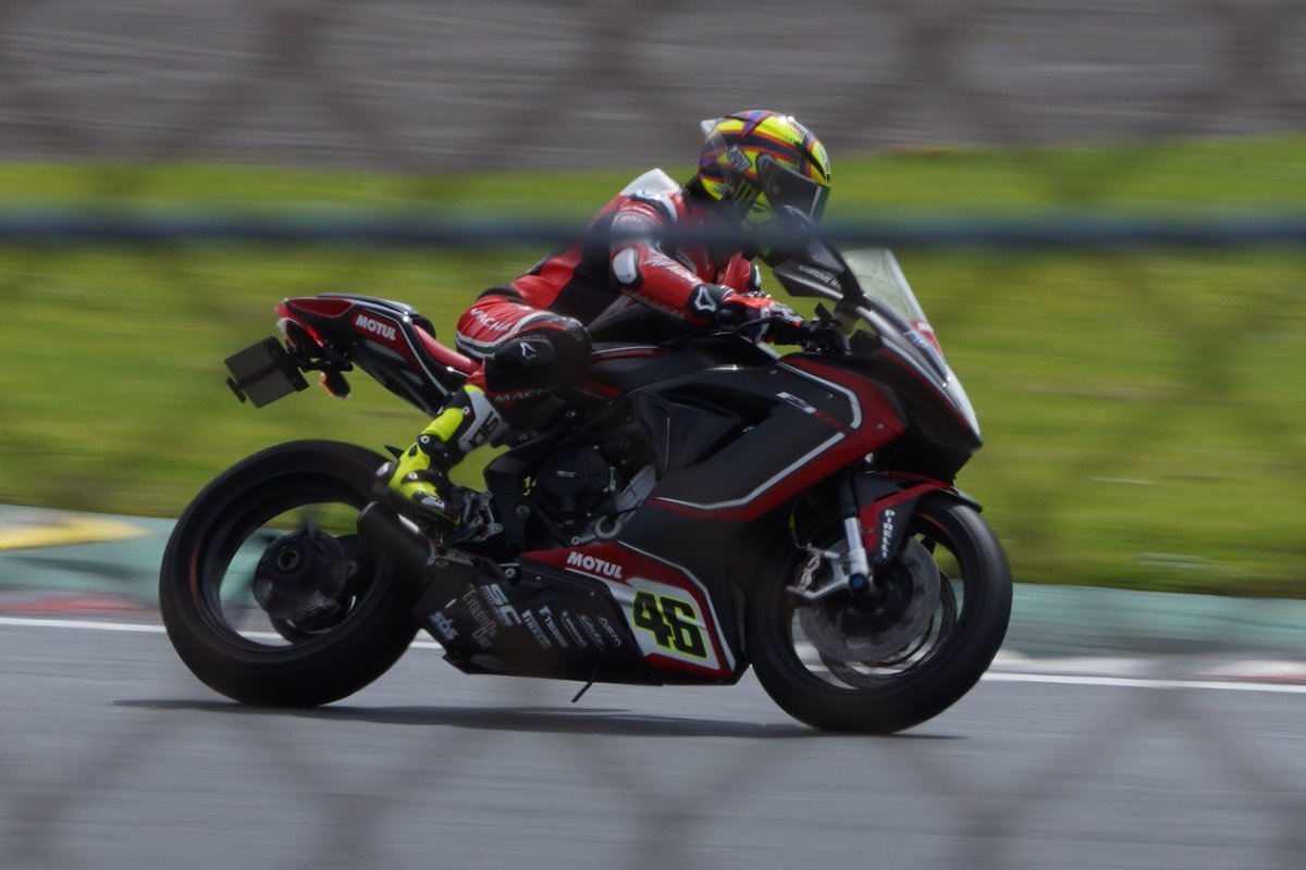 tchn1157's tweet photo. 今日のFISCOでのMVAGUSTA MOTO GENERATIONS
こんなに沢山のAGUSTAが走行してるのを観たのは初めて😆
この46のカーボンF3RC???カッコよかったなー😁
下手くそですが、流してみた〜😅
#MVAGUSTA #MOTOGENERATIONS
#MOTOGENERATIONS2019
#F4ago #F4 #F3RC #F3ago #富士スピードウェイ #FISCO #FSW https://t.co/mu2F4EfPha