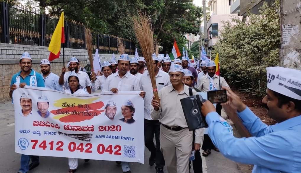 aapkaprithvi's tweet photo. Congratulations to @AAPBangalore Vijaynagara team, lead by Channappa Gowda, for the launch of #HosaBengaluru , a citizens connect campaign to reclaim the #NammaBengaluru that is so dear to all of us !!!
#AAP4BBMP2020 
@AAPKarnataka 
@AAPBangalore 
@MohanDasari_ 
@ShanthalaDamle https://t.co/lQTLaftjOr