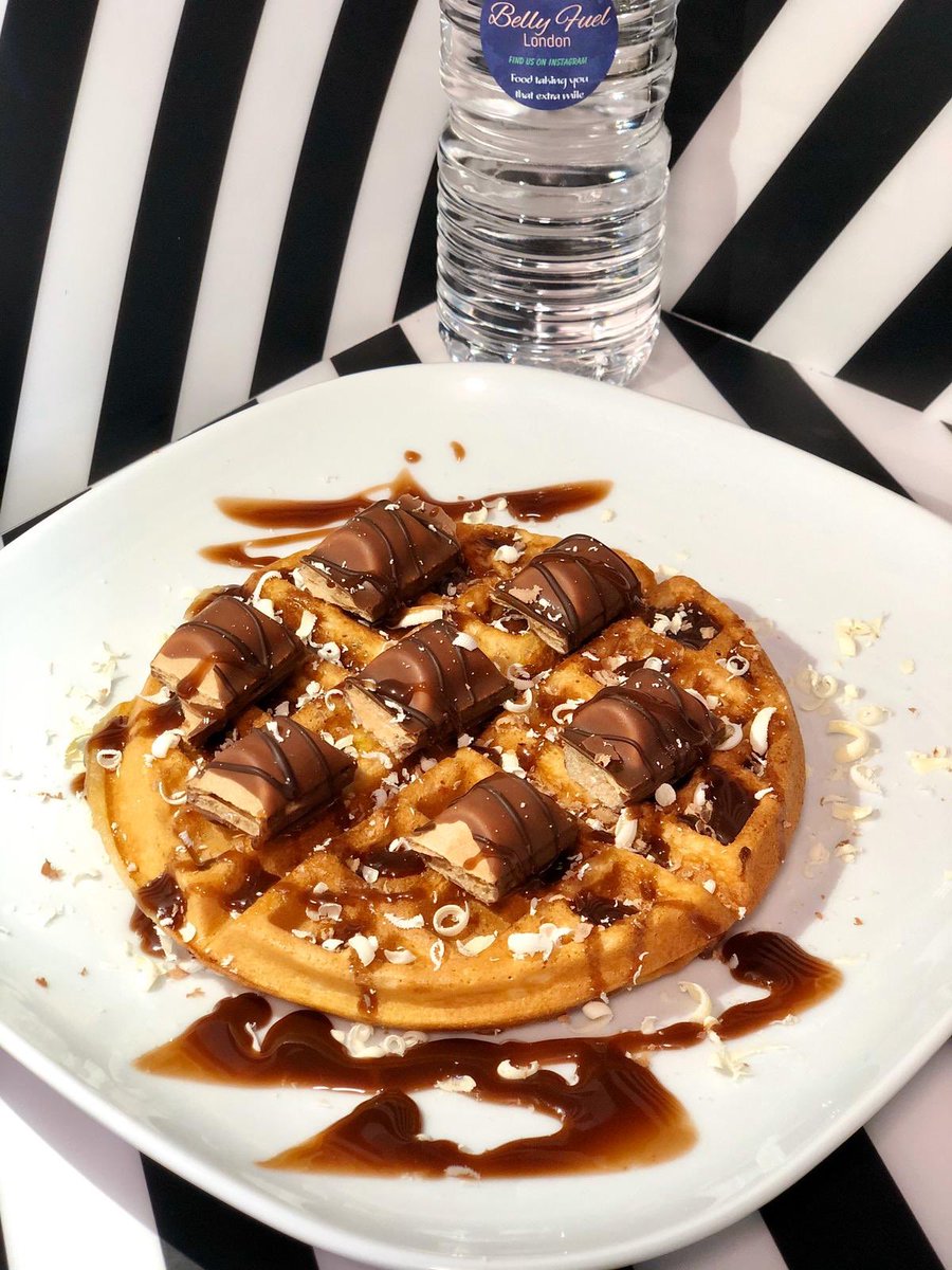 BellyFuel's tweet photo. Meet Bueno Paradies 

Served with Kinder Bueno pieces and sprinkle with white chocolate.  

#sweetooth #bellyfuellondon #kinderbueno #kinderchocolate #waffles #wafflelover https://t.co/1Zo4HaQgS7