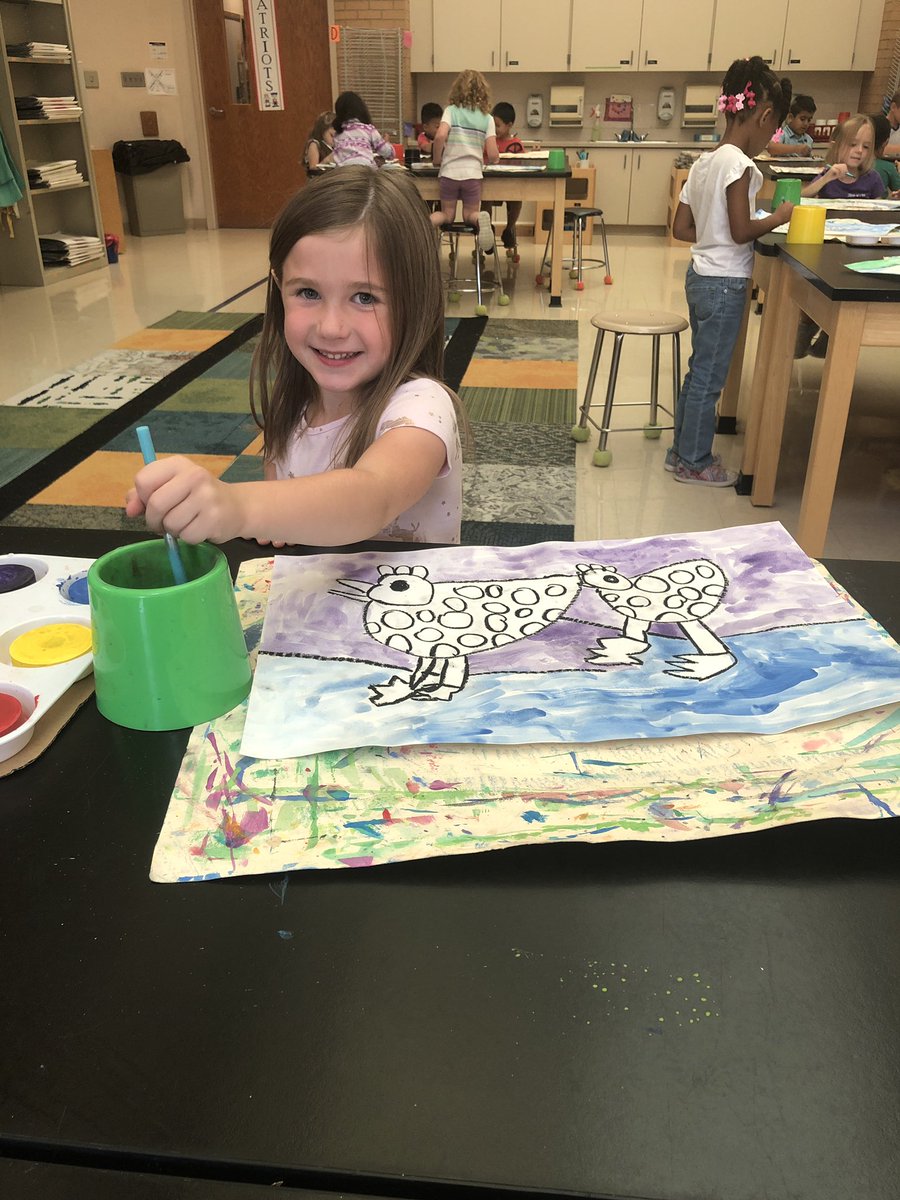 MakeArt_HPE's tweet photo. Kinders are working on Shape Birds. Loving this project from #deepspacesparkle #hpepatriots https://t.co/Po76EUSBPg