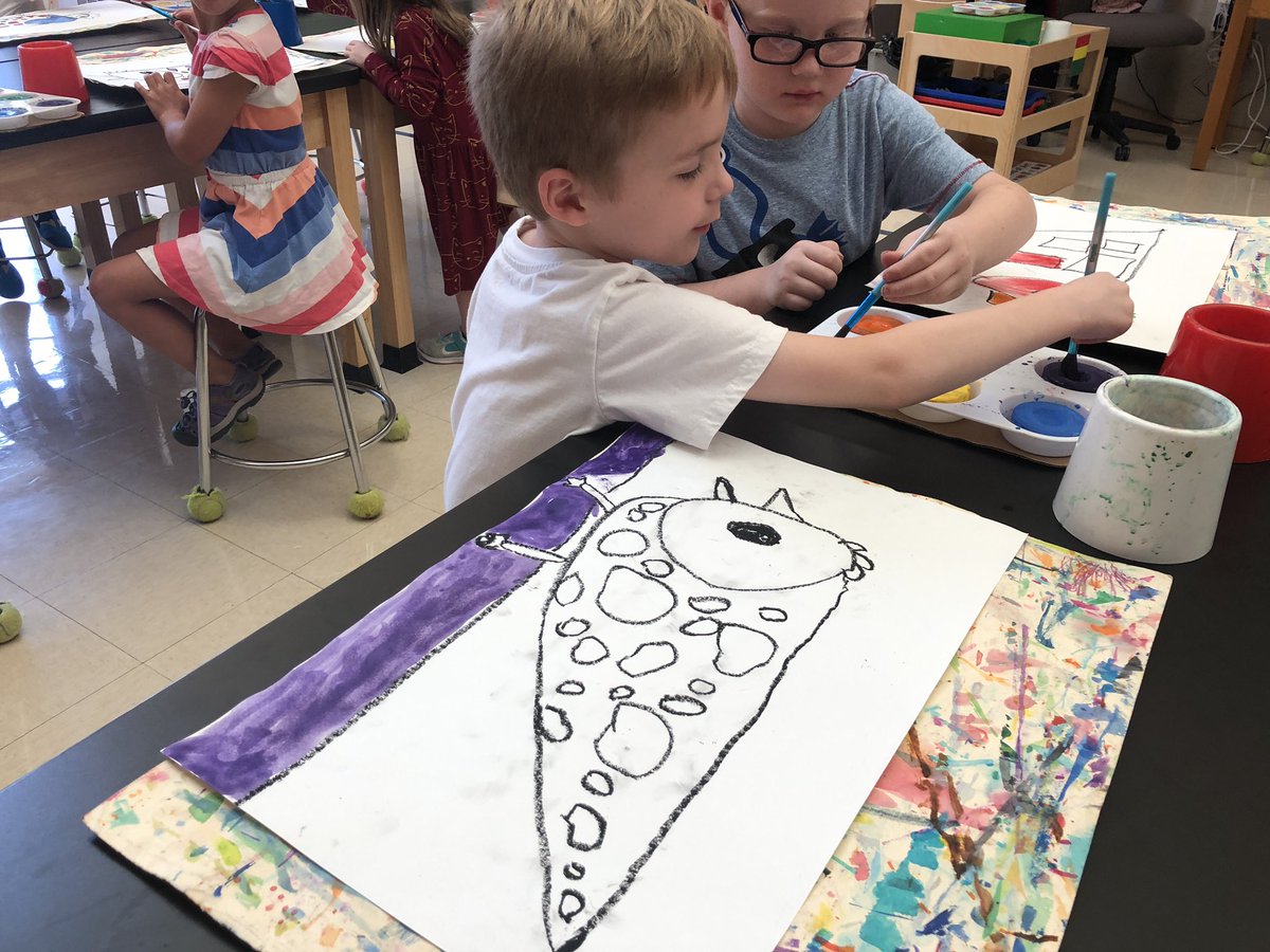 MakeArt_HPE's tweet photo. Kinders are working on Shape Birds. Loving this project from #deepspacesparkle #hpepatriots https://t.co/Po76EUSBPg