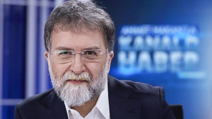 gercekplan's tweet photo. Ahmet Hakan, "Neden? Çünkü Ekrem İmamoğlu, bu konuda bir 'ulusal gizem' yaratmak için elinden geleni yapıyor. İma ediyor. Lastikli konuşuyor. Nereye istenilirse oraya çekilecek laflar söylüyor. Sözlerinden bazen 'Davet edildim' bazen de 'Davet edilmedim' anlamı çıkıyor." dedi. https://t.co/uMvASeowoT