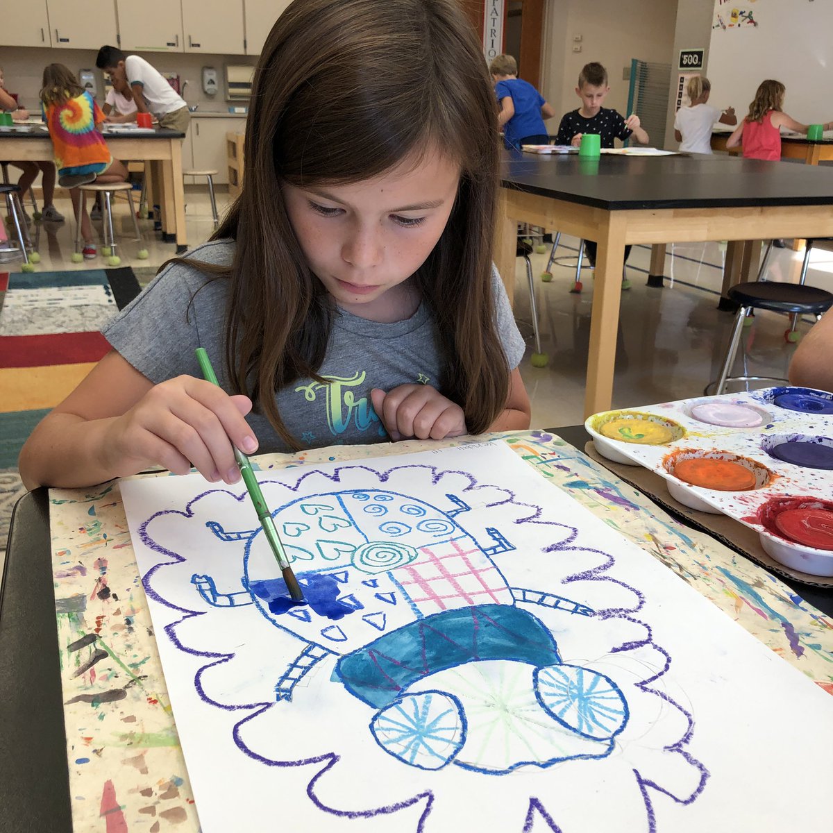 MakeArt_HPE's tweet photo. #3rdgradeart working on awesome Line and Pattern bugs. #hpepatriots @HPEPatriots https://t.co/Gjw9ElsyyU