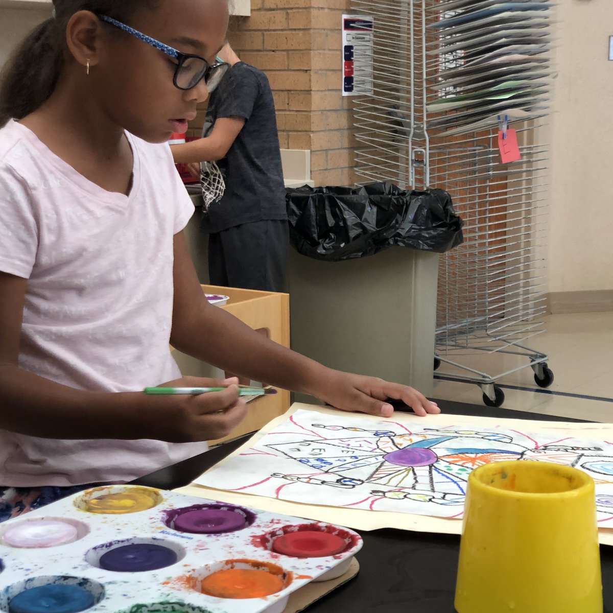 MakeArt_HPE's tweet photo. #3rdgradeart working on awesome Line and Pattern bugs. #hpepatriots @HPEPatriots https://t.co/Gjw9ElsyyU