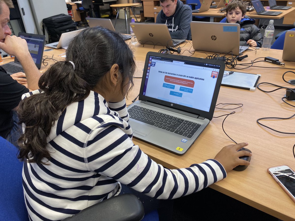 liverpoolcode's tweet image. It might be cold and wet outside but it’s hotting up here at @LittleSandboxUK @Liverpoollib as we win badges and learn about tech and the internet with @idea_award 🎉 for our September club