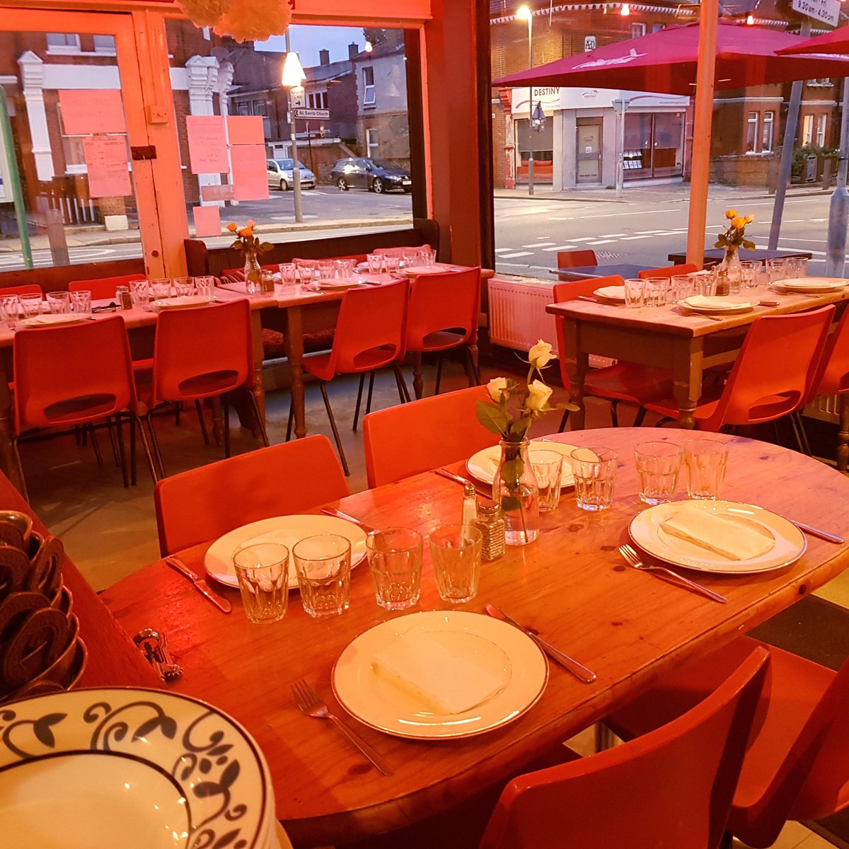 kitchentableuk's tweet photo. Thank you to everyone who came to last nights dinner service, it was a lovely atmosphere. Next service is 26th October. Byob and set Menu. Pop in to book or DM us. #tooting #furzedown #TootingBroadway #dinner https://t.co/IWQTbwaccH