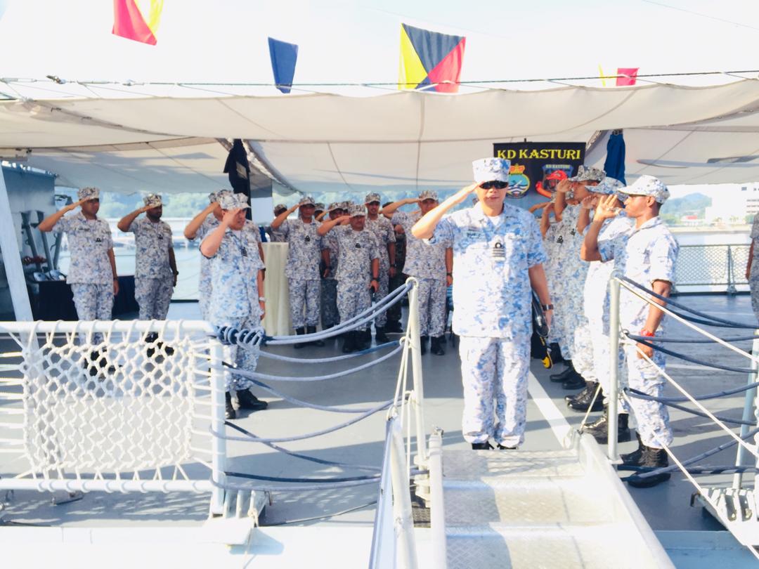 Band of brothers. All Commanding Officers had a pleasure of english breakfast onboard KD Kasturi this morning. The gathering is to upkeep the brotherhood spirit within the fleet at very high. 

@reza_azeranil
@tldm_rasmi
@mpab

#Kesiagaan
#Kebanggaan
#NavyPride
#NavyPeople