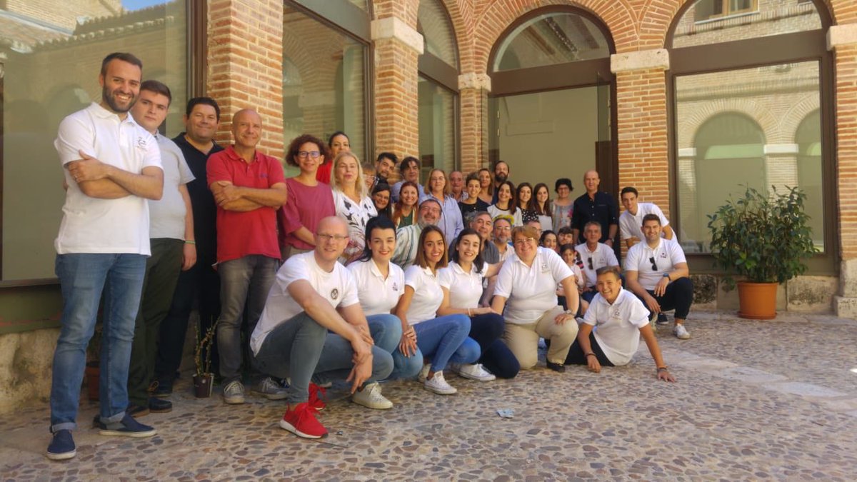 Un índice para medir el éxito de esta #FeriaBelenistaComplutense es el humano. Conocer a los artesanos que han venido, trabajar con los hermanos que han colaborado, sentir el apoyo de ⁦<a href="/AComplutenseBel/">A.Complutense Belenista</a>⁩ y recibir las visitas de los asistentes: ¡ÉXITO ROTUNDO! 
Gracias 👏🏻