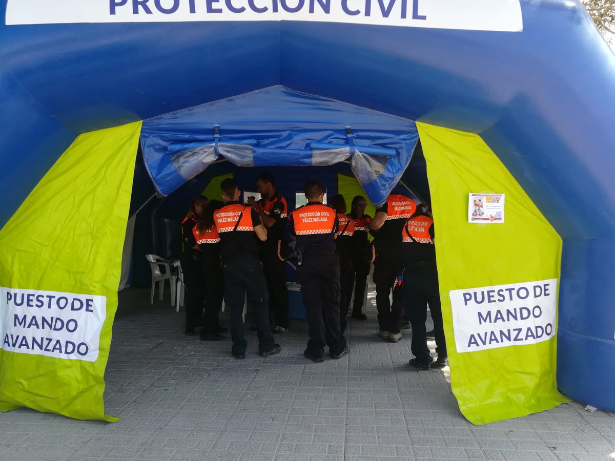 Con las baterías de nuestros walkies cargadas al 100% 🔋 volvemos a la feria de día 💃, como de costumbre os dejamos algunas fotos y os recordamos que nuestro puesto de mando avanzado se encuentra al final del paseo de Andalucía 📍.

Si necesitas información o ayuda, pásate 😉.