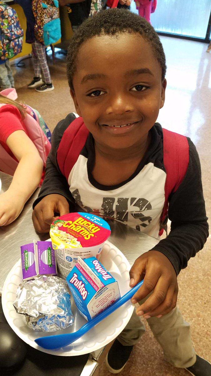 FCSNMeals's tweet photo. #CerealMilk - What goes better with
#WORLDSCHOOLMILKDAY than Cereal?
Students across the county that got milk & Cereal for breakfast this week received these Cool Spoon Straws! Thanks #GeneralMillsCF
@FCSchoolsNC. @DrWebb2016 https://t.co/w6VbTGloFg