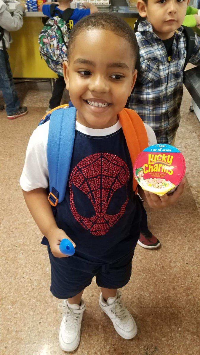 FCSNMeals's tweet photo. #CerealMilk - What goes better with
#WORLDSCHOOLMILKDAY than Cereal?
Students across the county that got milk & Cereal for breakfast this week received these Cool Spoon Straws! Thanks #GeneralMillsCF
@FCSchoolsNC. @DrWebb2016 https://t.co/w6VbTGloFg