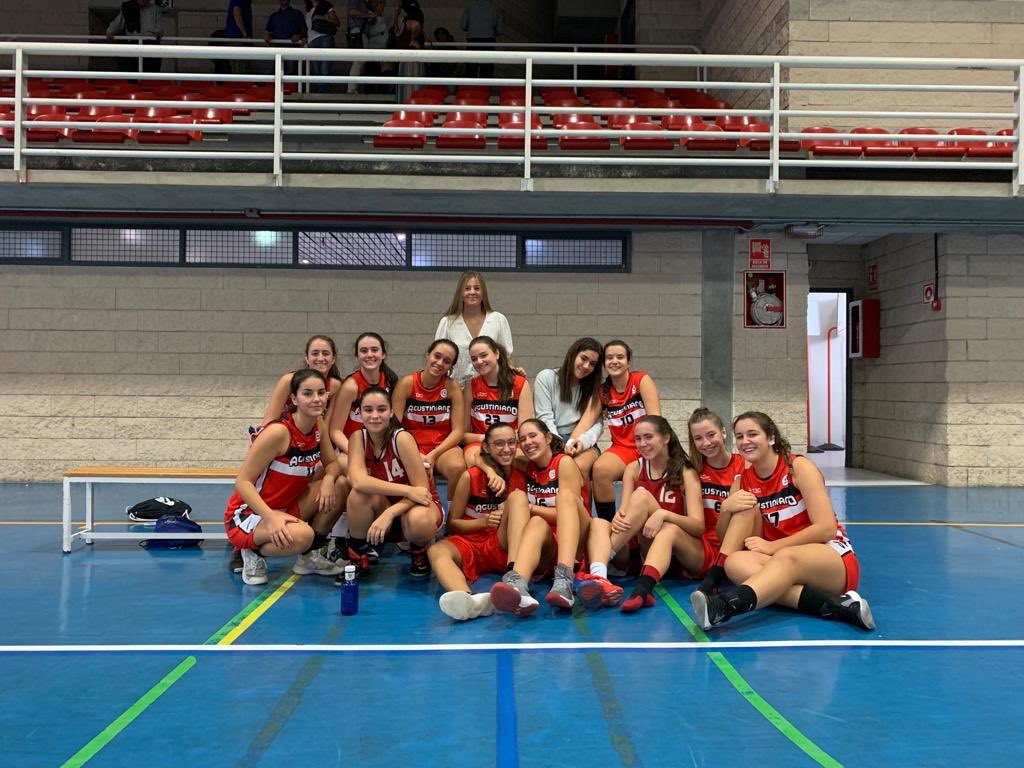 BasketAgusti's tweet photo. Comenzaron sus respectivas ligas nuestras juniors, con cara y cruz.
#junfemB 63 @cbcoslada 12
@basketrecu 61 #junfemA 53.
#basketagusti 🏀🏀🏀 https://t.co/5i9jkMAiKh
